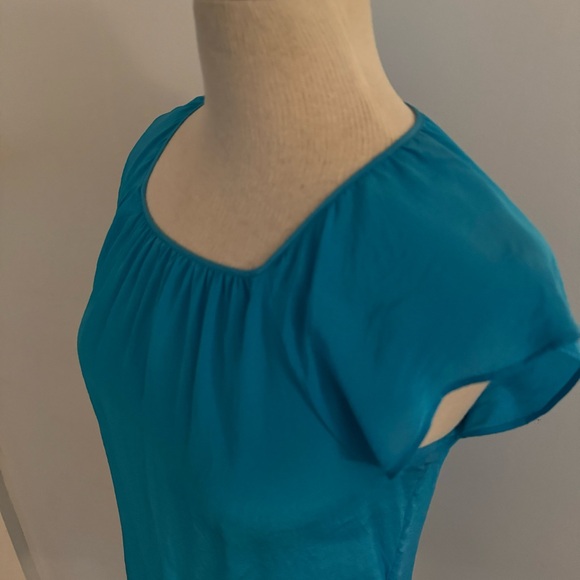 Banana Republic silk square neck top with back keyhole cut-out & flutter sleeve - Picture 7 of 12
